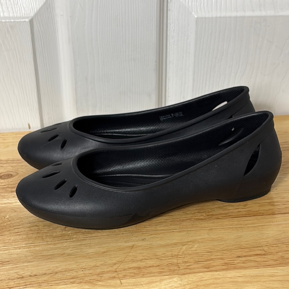 Crocs Black Ballet Flats Women's Slip-On Shoes size 8 round toe ballerina